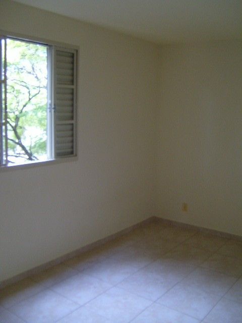 Apartamento à venda no bairro San Fernando de Londrina com 57m<sup>2</sup> útil, 2 quartos, 1 vaga de garagem