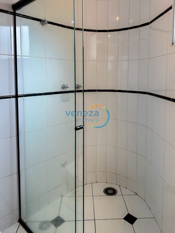 Casa Residencial à venda no bairro Aragarca de Londrina com 205m<sup>2</sup> útil, 4 quartos, 4 vagas de garagem