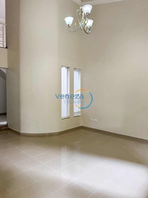 Casa Residencial à venda no bairro Aragarca de Londrina com 205m<sup>2</sup> útil, 4 quartos, 4 vagas de garagem