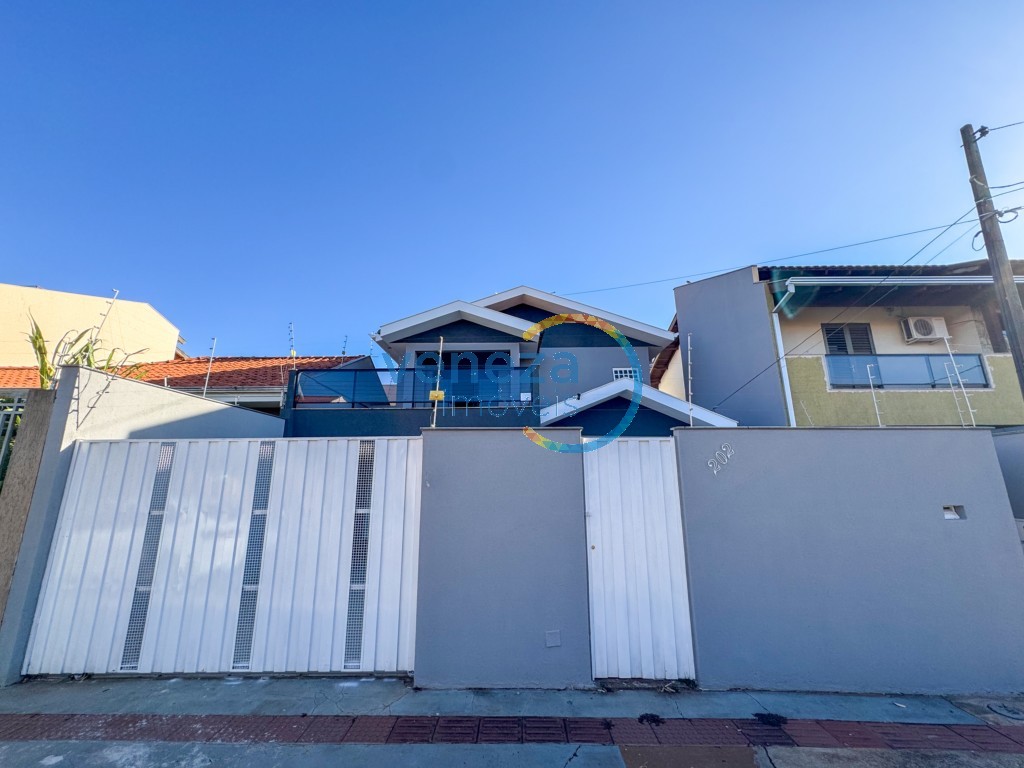 Casa Residencial à venda no bairro Taruma de Londrina com 225m<sup>2</sup> útil, 4 quartos, 2 vagas de garagem