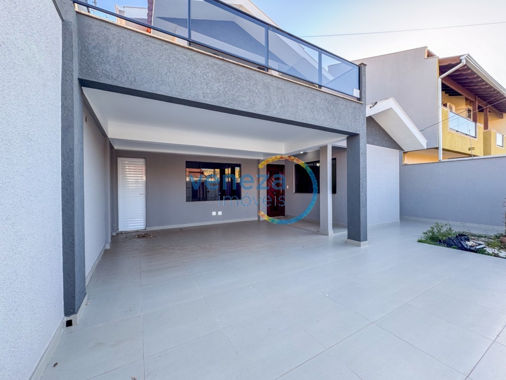 Casa Residencial à venda no bairro Taruma de Londrina com 225m<sup>2</sup> útil, 4 quartos, 2 vagas de garagem