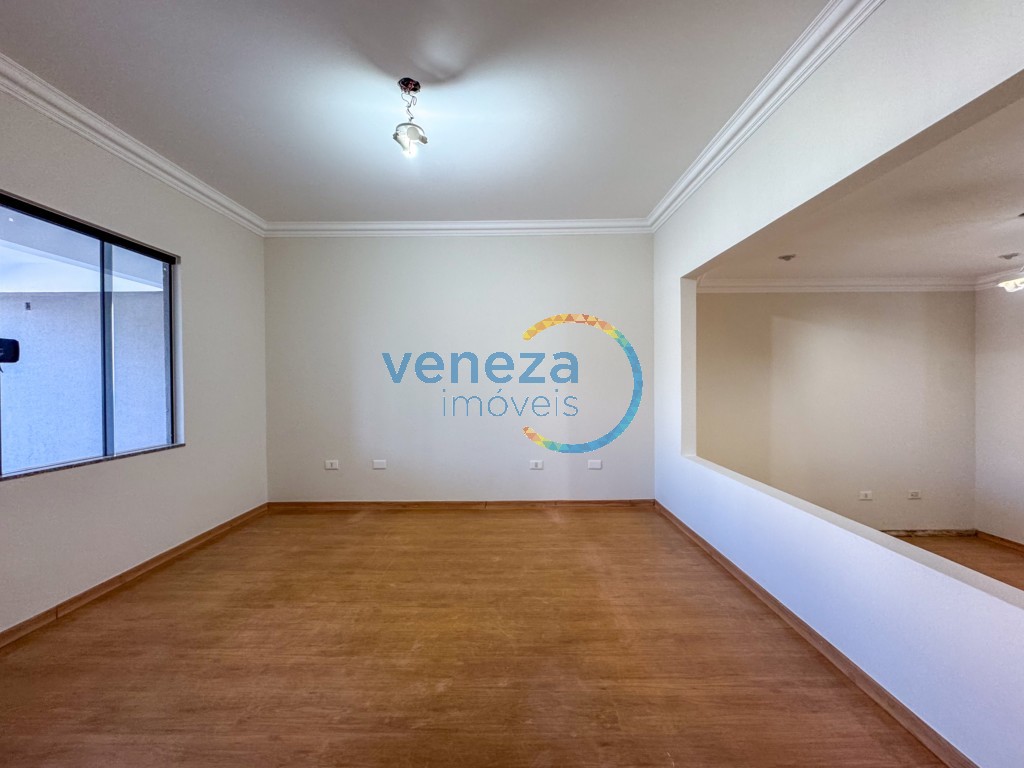 Casa Residencial à venda no bairro Taruma de Londrina com 225m<sup>2</sup> útil, 4 quartos, 2 vagas de garagem