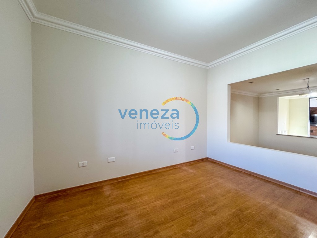 Casa Residencial à venda no bairro Taruma de Londrina com 225m<sup>2</sup> útil, 4 quartos, 2 vagas de garagem