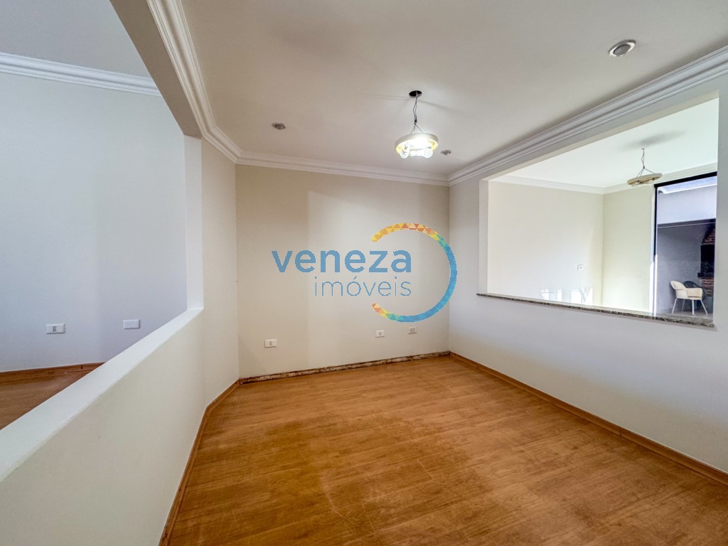 Casa Residencial à venda no bairro Taruma de Londrina com 225m<sup>2</sup> útil, 4 quartos, 2 vagas de garagem