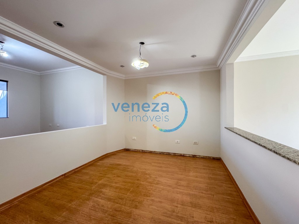 Casa Residencial à venda no bairro Taruma de Londrina com 225m<sup>2</sup> útil, 4 quartos, 2 vagas de garagem