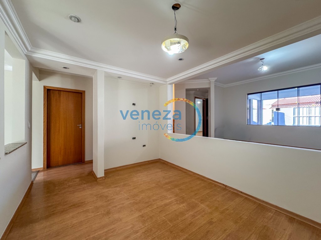 Casa Residencial à venda no bairro Taruma de Londrina com 225m<sup>2</sup> útil, 4 quartos, 2 vagas de garagem