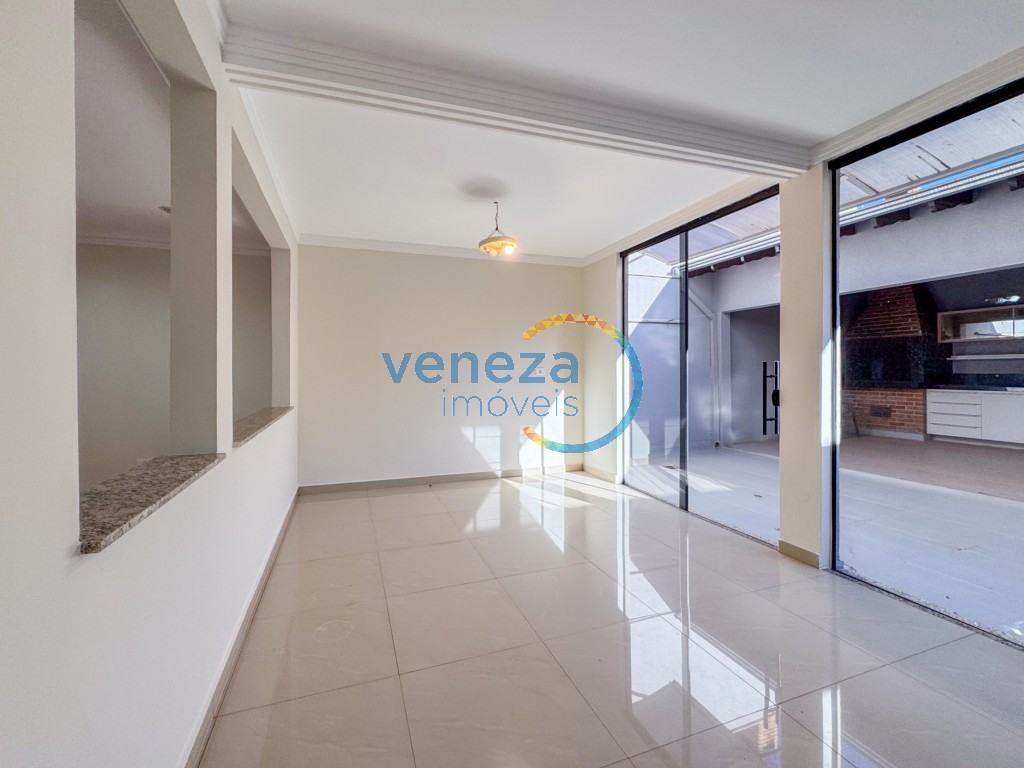 Casa Residencial à venda no bairro Taruma de Londrina com 225m<sup>2</sup> útil, 4 quartos, 2 vagas de garagem