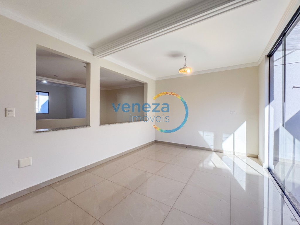 Casa Residencial à venda no bairro Taruma de Londrina com 225m<sup>2</sup> útil, 4 quartos, 2 vagas de garagem