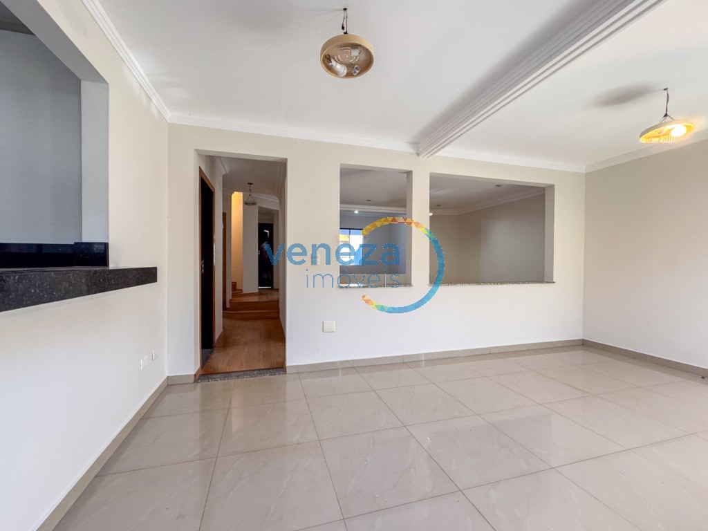 Casa Residencial à venda no bairro Taruma de Londrina com 225m<sup>2</sup> útil, 4 quartos, 2 vagas de garagem