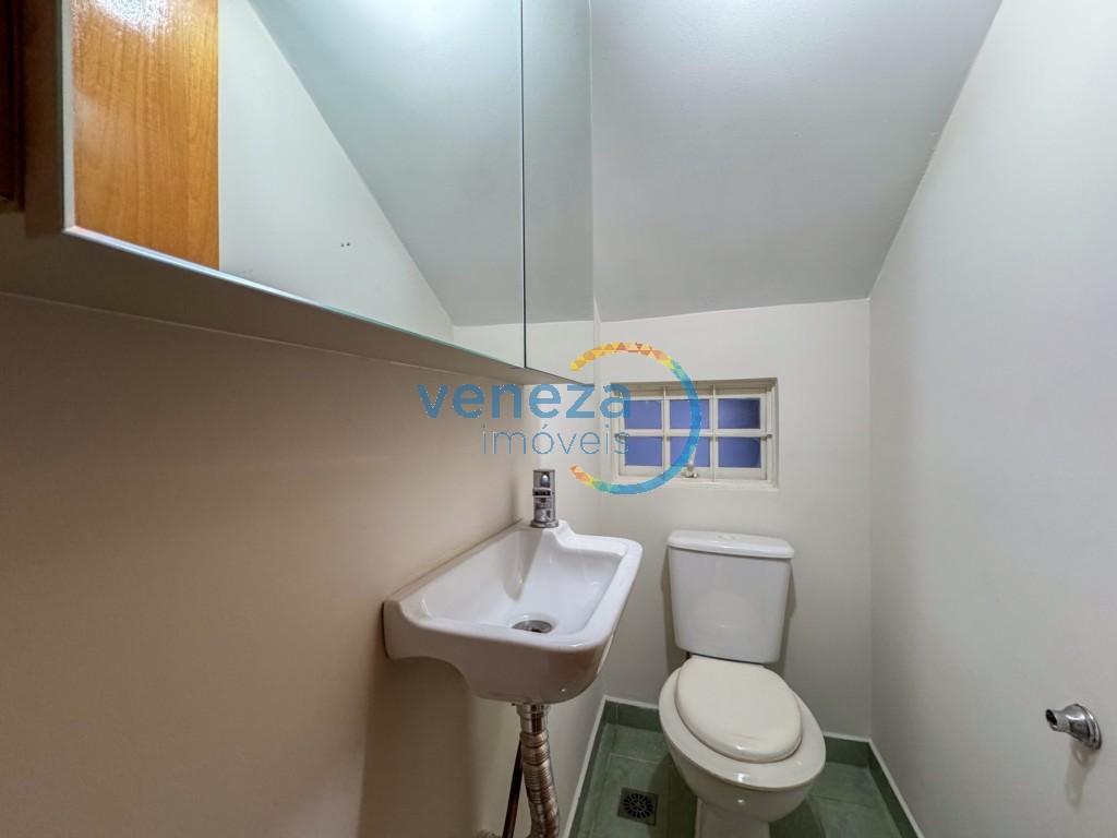 Casa Residencial à venda no bairro Taruma de Londrina com 225m<sup>2</sup> útil, 4 quartos, 2 vagas de garagem