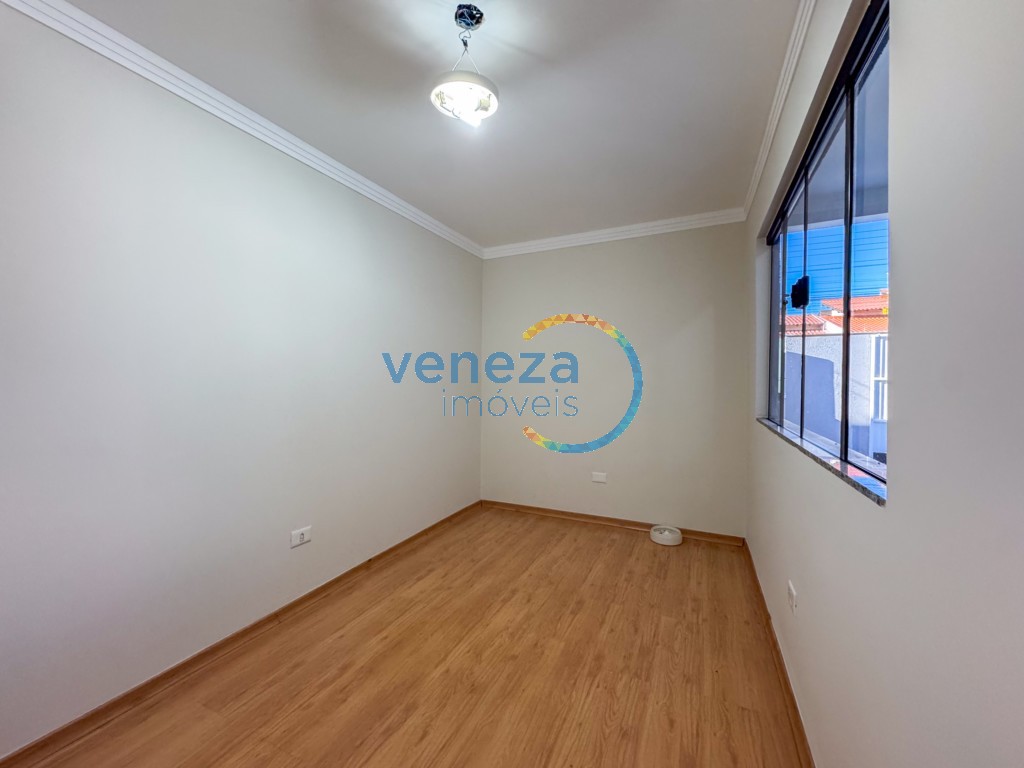 Casa Residencial à venda no bairro Taruma de Londrina com 225m<sup>2</sup> útil, 4 quartos, 2 vagas de garagem