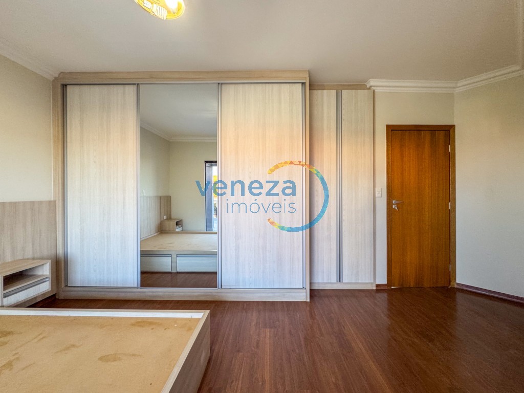 Casa Residencial à venda no bairro Taruma de Londrina com 225m<sup>2</sup> útil, 4 quartos, 2 vagas de garagem