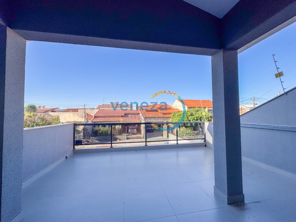 Casa Residencial à venda no bairro Taruma de Londrina com 225m<sup>2</sup> útil, 4 quartos, 2 vagas de garagem