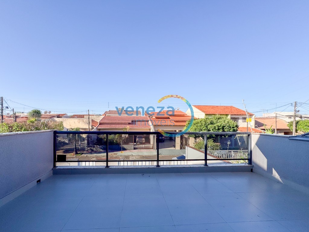 Casa Residencial à venda no bairro Taruma de Londrina com 225m<sup>2</sup> útil, 4 quartos, 2 vagas de garagem