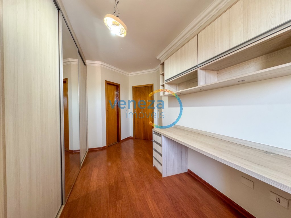 Casa Residencial à venda no bairro Taruma de Londrina com 225m<sup>2</sup> útil, 4 quartos, 2 vagas de garagem