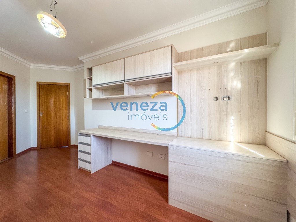 Casa Residencial à venda no bairro Taruma de Londrina com 225m<sup>2</sup> útil, 4 quartos, 2 vagas de garagem