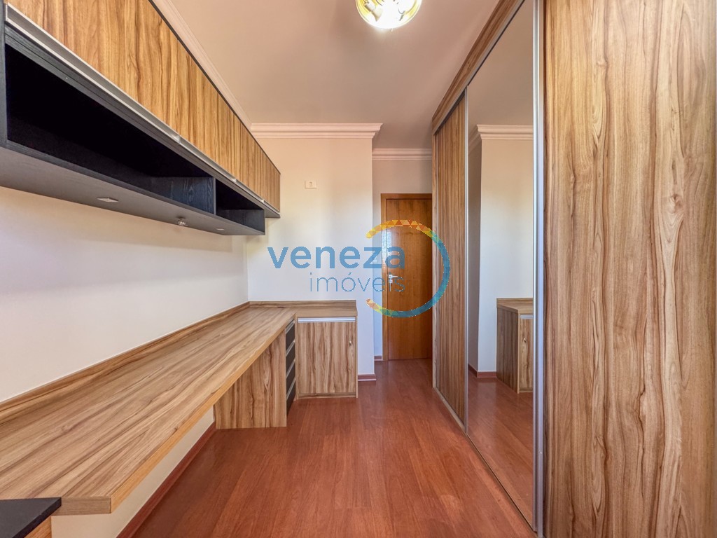 Casa Residencial à venda no bairro Taruma de Londrina com 225m<sup>2</sup> útil, 4 quartos, 2 vagas de garagem