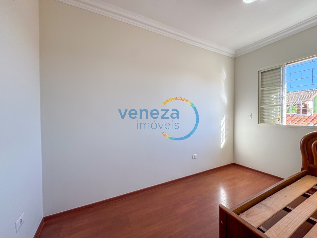 Casa Residencial à venda no bairro Taruma de Londrina com 225m<sup>2</sup> útil, 4 quartos, 2 vagas de garagem