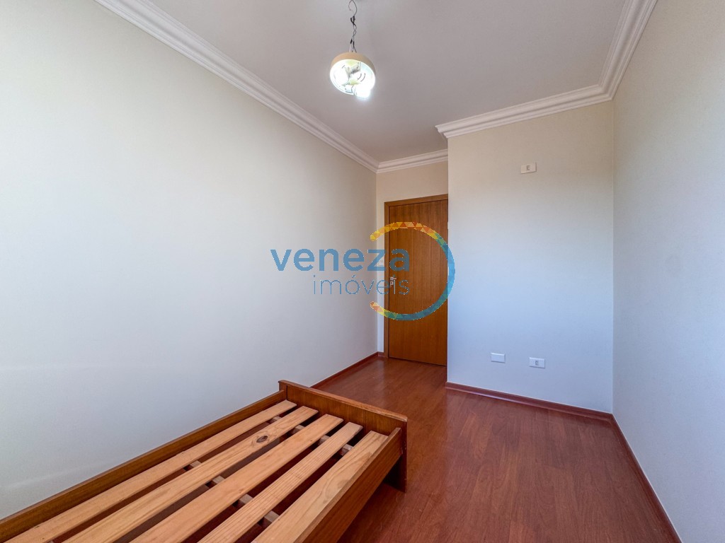 Casa Residencial à venda no bairro Taruma de Londrina com 225m<sup>2</sup> útil, 4 quartos, 2 vagas de garagem