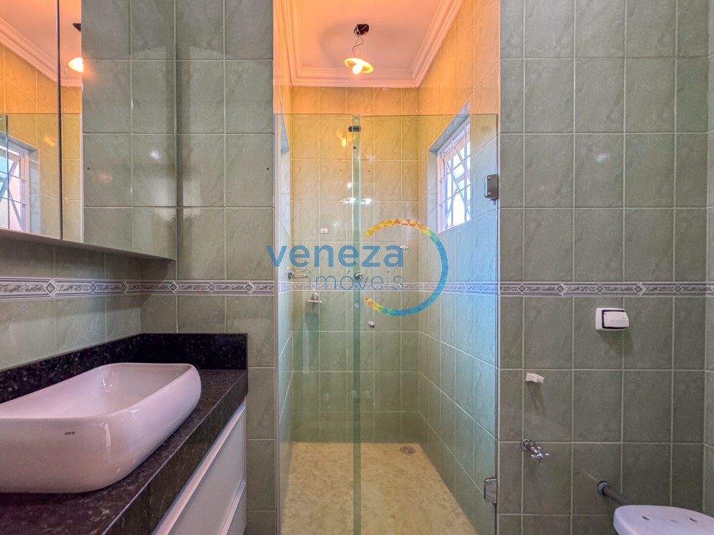 Casa Residencial à venda no bairro Taruma de Londrina com 225m<sup>2</sup> útil, 4 quartos, 2 vagas de garagem