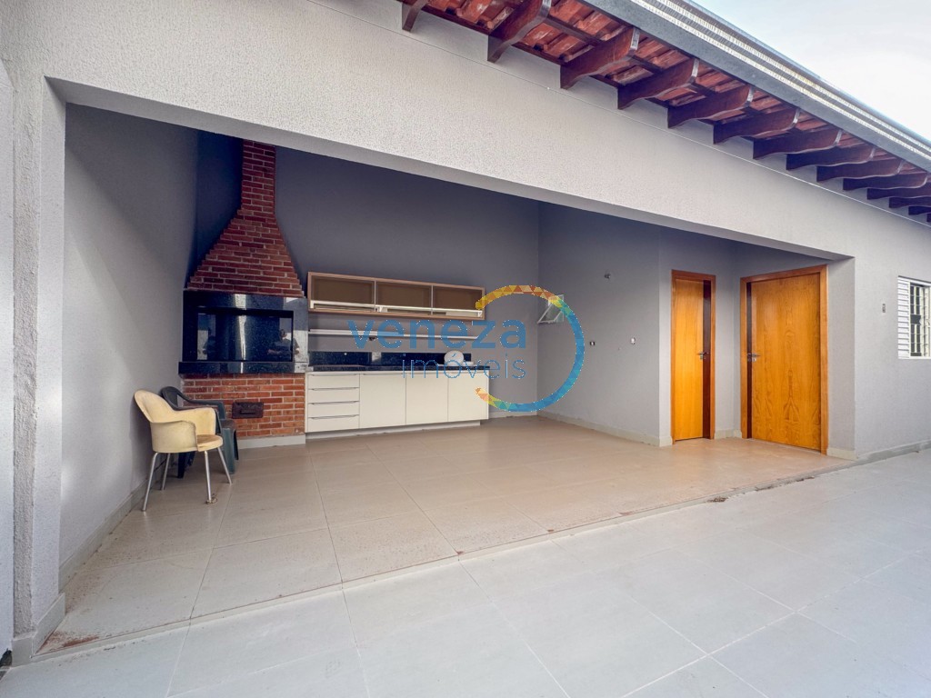 Casa Residencial à venda no bairro Taruma de Londrina com 225m<sup>2</sup> útil, 4 quartos, 2 vagas de garagem