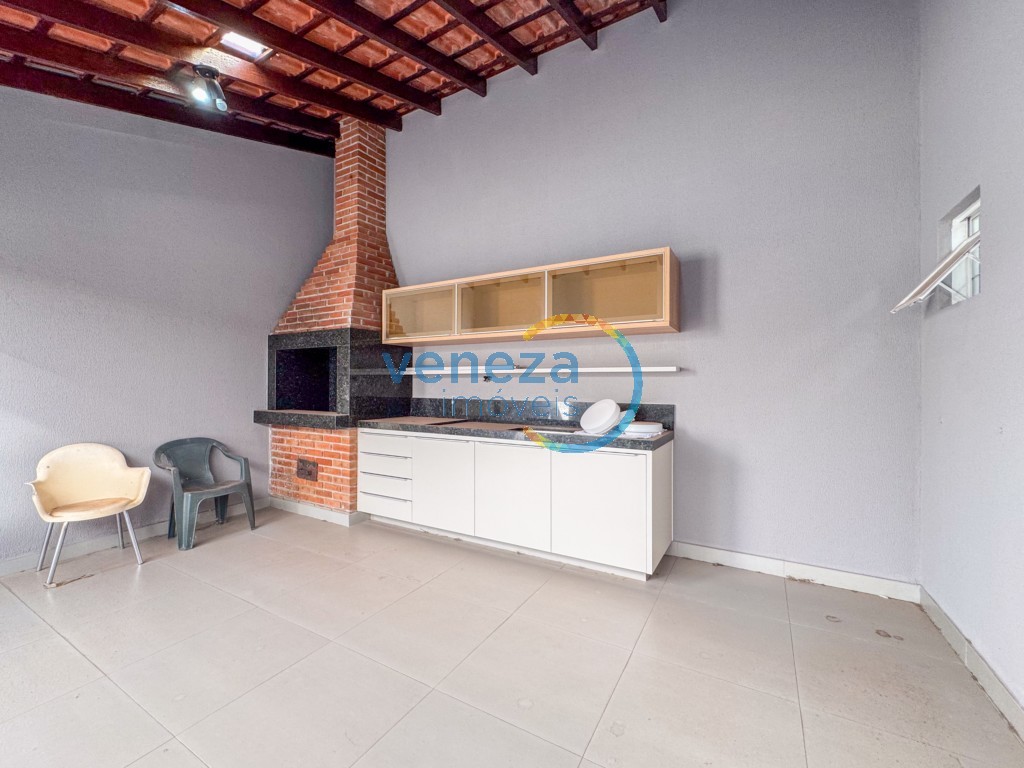 Casa Residencial à venda no bairro Taruma de Londrina com 225m<sup>2</sup> útil, 4 quartos, 2 vagas de garagem