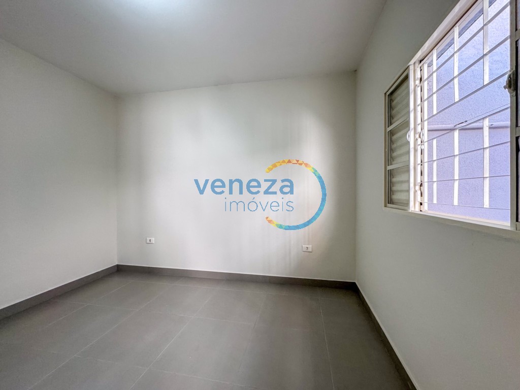 Casa Residencial à venda no bairro Taruma de Londrina com 225m<sup>2</sup> útil, 4 quartos, 2 vagas de garagem