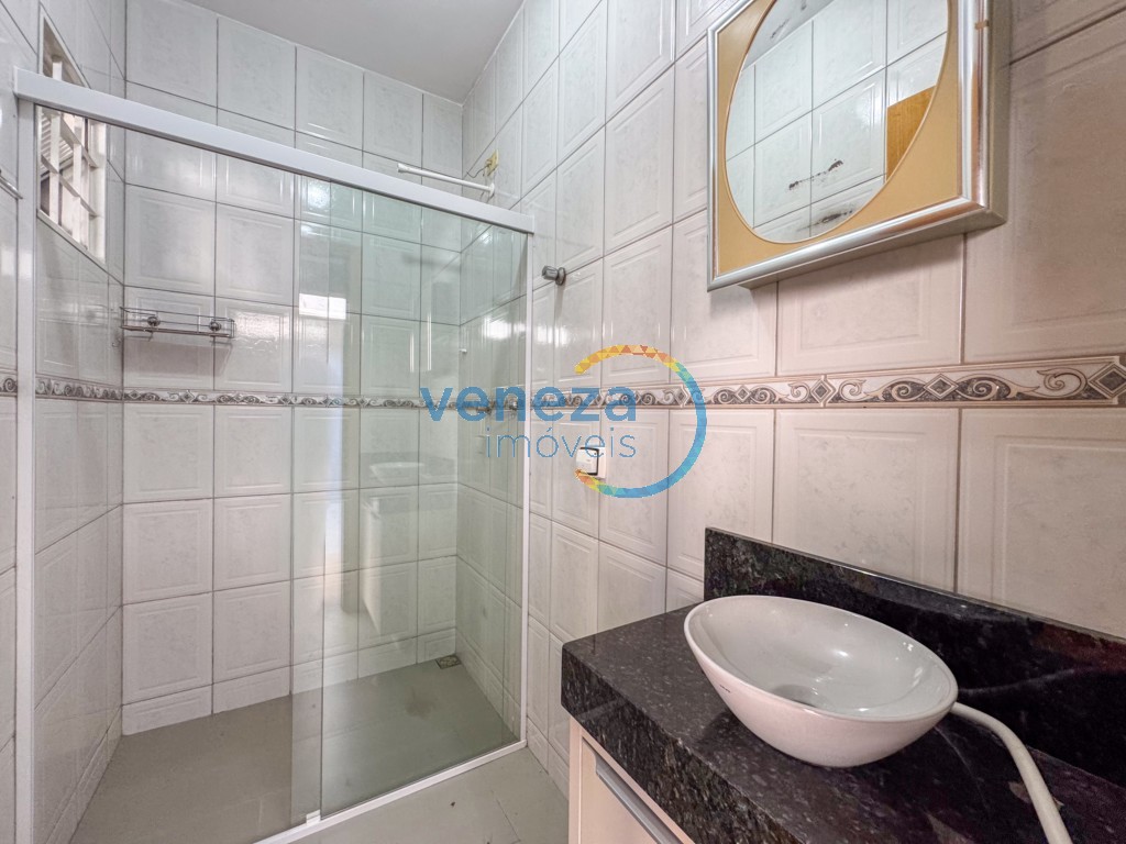 Casa Residencial à venda no bairro Taruma de Londrina com 225m<sup>2</sup> útil, 4 quartos, 2 vagas de garagem