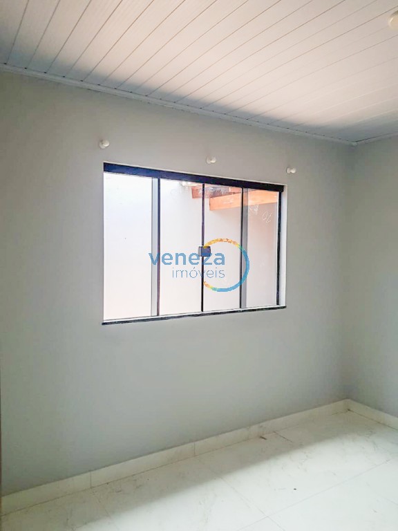 Casa Residencial à venda no bairro Barbeta de Londrina com 100m<sup>2</sup> útil, 3 quartos, 1 vaga de garagem