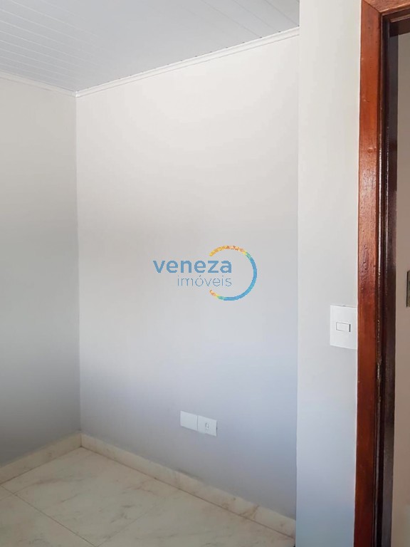 Casa Residencial à venda no bairro Barbeta de Londrina com 100m<sup>2</sup> útil, 3 quartos, 1 vaga de garagem