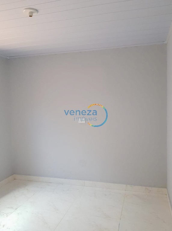 Casa Residencial à venda no bairro Barbeta de Londrina com 100m<sup>2</sup> útil, 3 quartos, 1 vaga de garagem