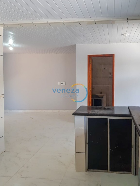 Casa Residencial à venda no bairro Barbeta de Londrina com 100m<sup>2</sup> útil, 3 quartos, 1 vaga de garagem