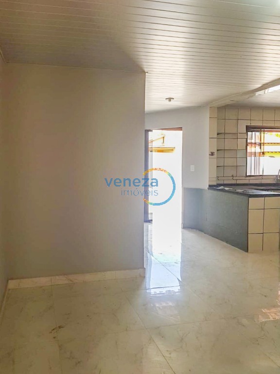 Casa Residencial à venda no bairro Barbeta de Londrina com 100m<sup>2</sup> útil, 3 quartos, 1 vaga de garagem