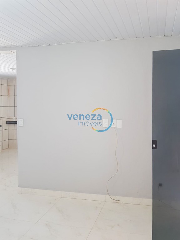 Casa Residencial à venda no bairro Barbeta de Londrina com 100m<sup>2</sup> útil, 3 quartos, 1 vaga de garagem