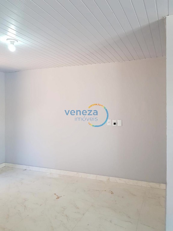 Casa Residencial à venda no bairro Barbeta de Londrina com 100m<sup>2</sup> útil, 3 quartos, 1 vaga de garagem