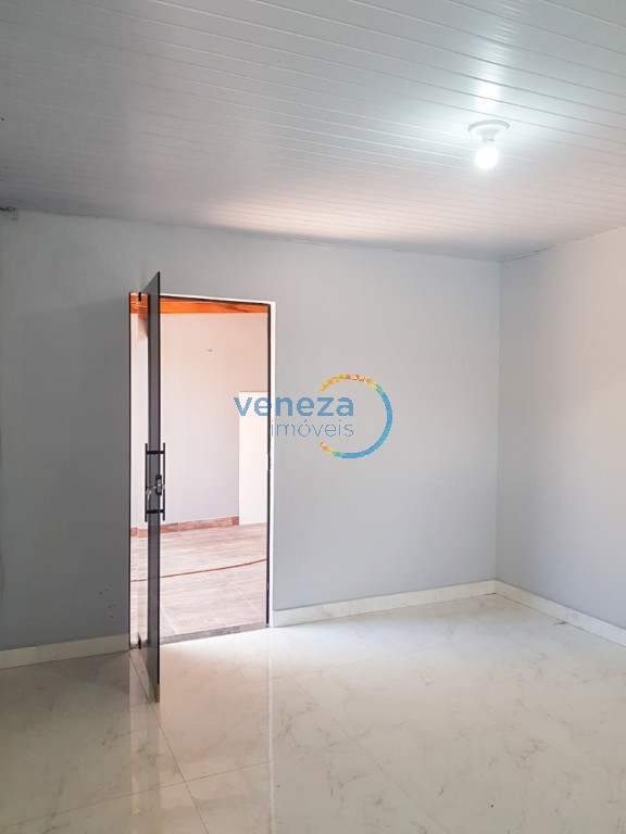 Casa Residencial à venda no bairro Barbeta de Londrina com 100m<sup>2</sup> útil, 3 quartos, 1 vaga de garagem