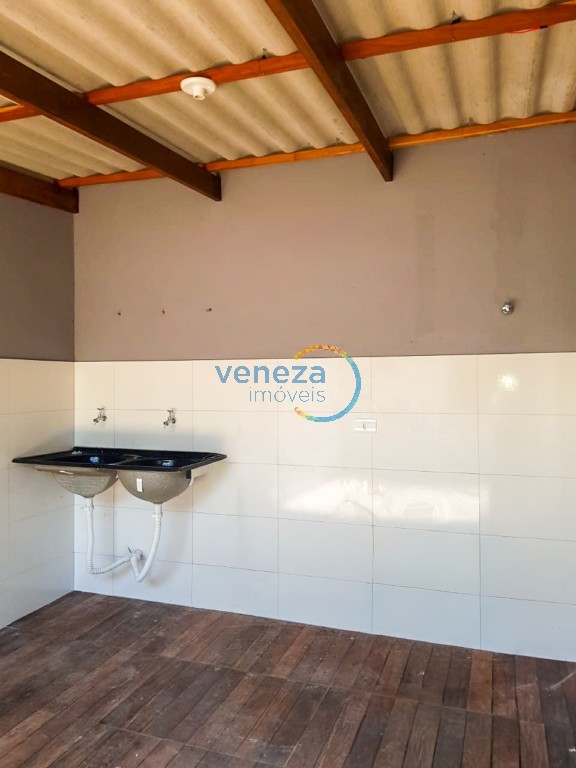 Casa Residencial à venda no bairro Barbeta de Londrina com 100m<sup>2</sup> útil, 3 quartos, 1 vaga de garagem