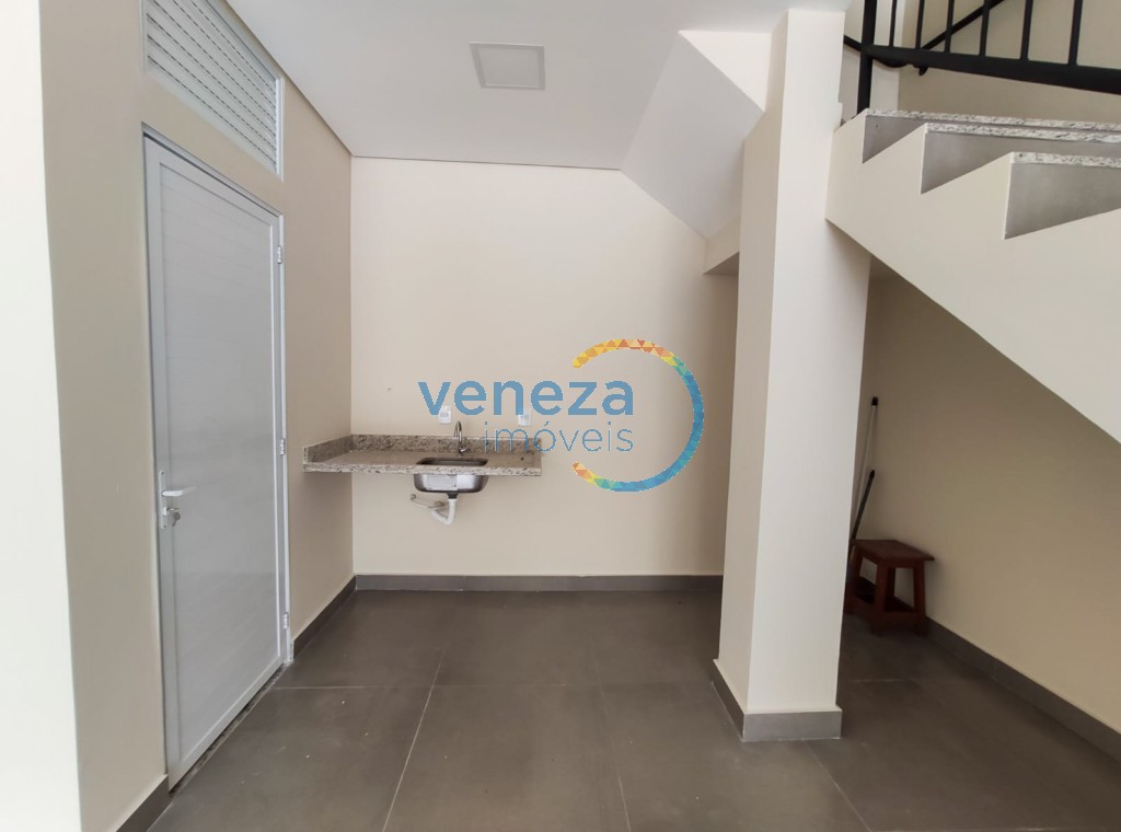 Salão-loja para locação no bairro Centro de Rolandia com 97m<sup>2</sup> útil, 1 vaga de garagem