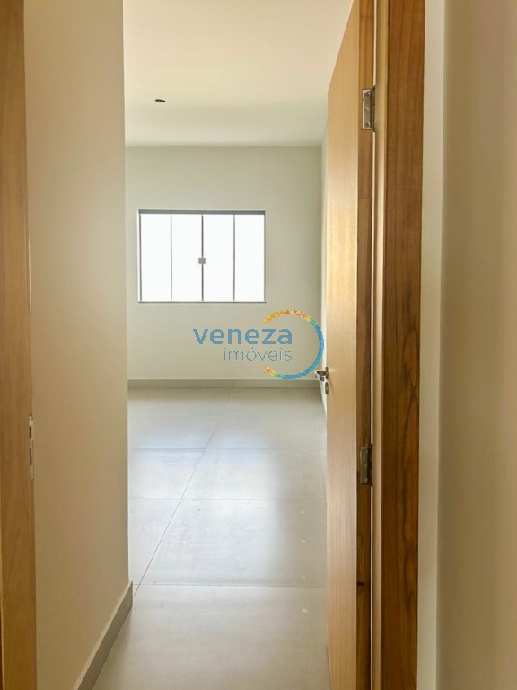 Casa Residencial à venda no bairro Maria Luiza de Londrina com 77m<sup>2</sup> útil, 2 quartos, 1 vaga de garagem