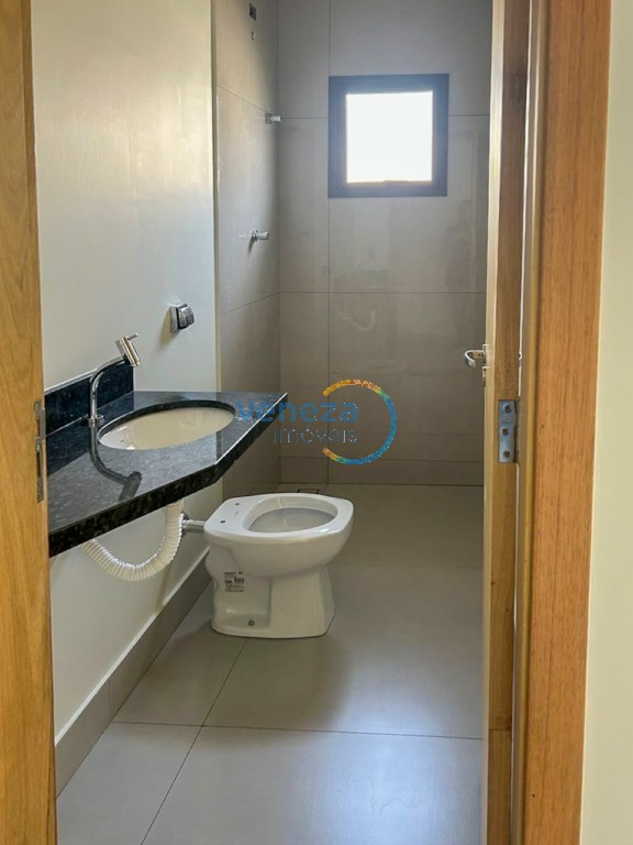 Casa Residencial à venda no bairro Maria Luiza de Londrina com 77m<sup>2</sup> útil, 2 quartos, 1 vaga de garagem