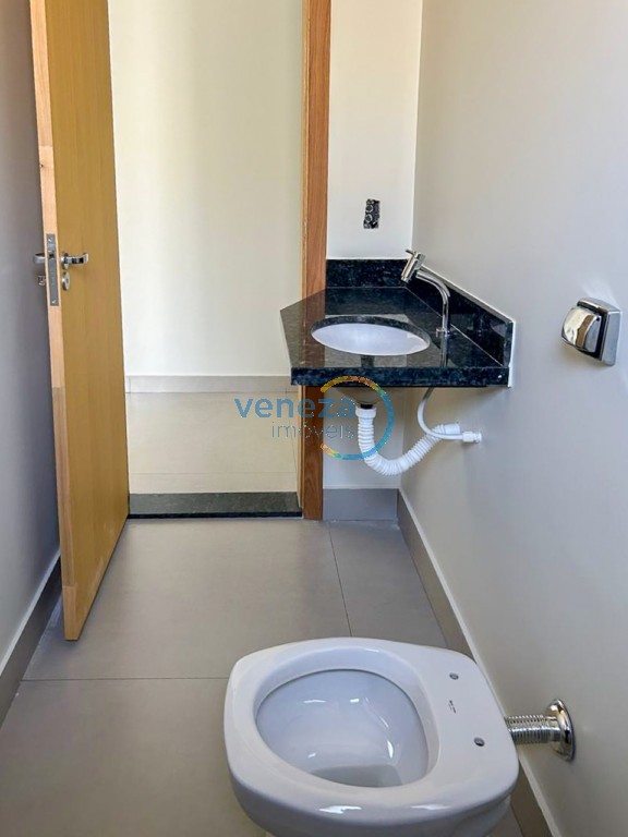 Casa Residencial à venda no bairro Maria Luiza de Londrina com 77m<sup>2</sup> útil, 2 quartos, 1 vaga de garagem