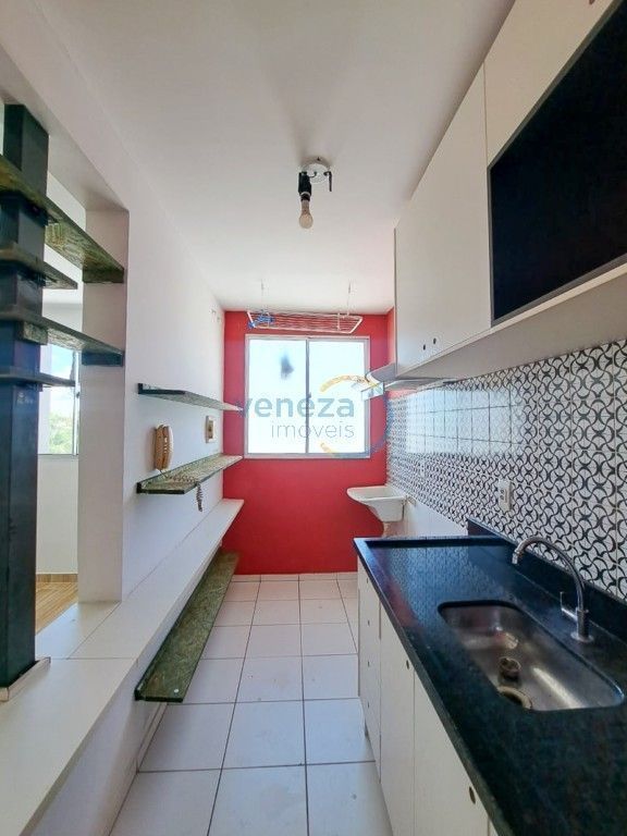 Apartamento à venda no bairro Nacoes Unidas de Londrina com 46.77m<sup>2</sup> útil, 2 quartos, 1 vaga de garagem