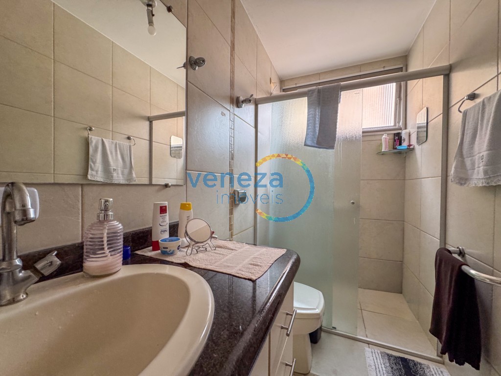 Apartamento à venda no bairro Centro de Londrina com 115m<sup>2</sup> útil, 3 quartos, 1 vaga de garagem