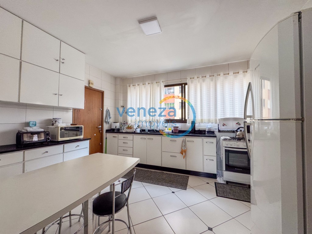 Apartamento à venda no bairro Centro de Londrina com 115m<sup>2</sup> útil, 3 quartos, 1 vaga de garagem