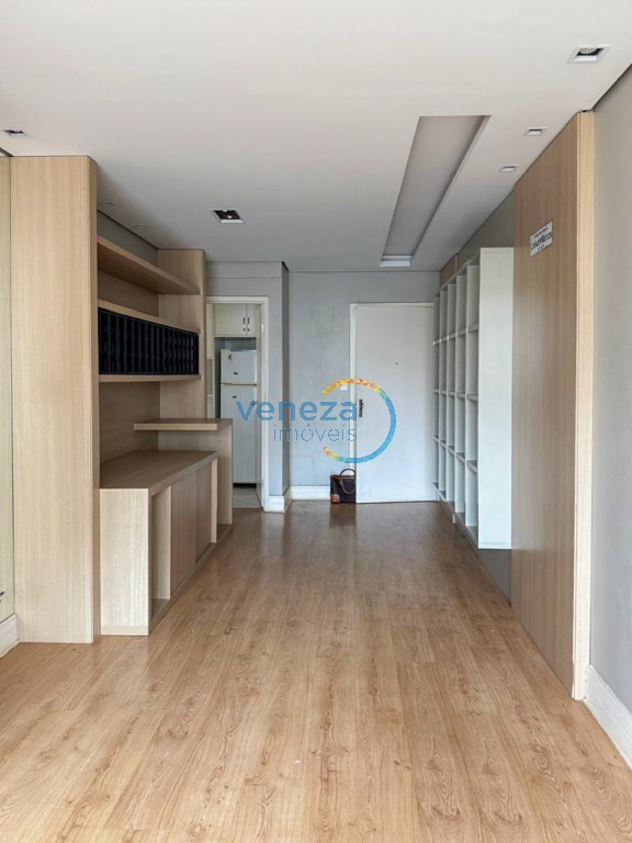Apartamento à venda no bairro Centro de Londrina com 74.1m<sup>2</sup> útil, 3 quartos, 1 vaga de garagem
