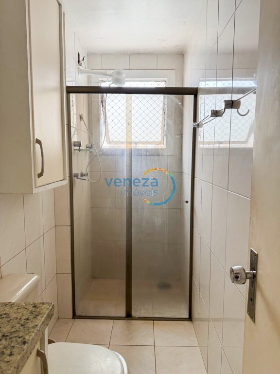 Apartamento à venda no bairro Centro de Londrina com 74.1m<sup>2</sup> útil, 3 quartos, 1 vaga de garagem