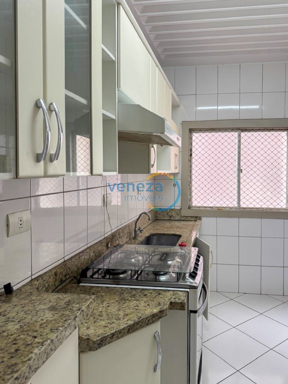 Apartamento à venda no bairro Centro de Londrina com 74.1m<sup>2</sup> útil, 3 quartos, 1 vaga de garagem