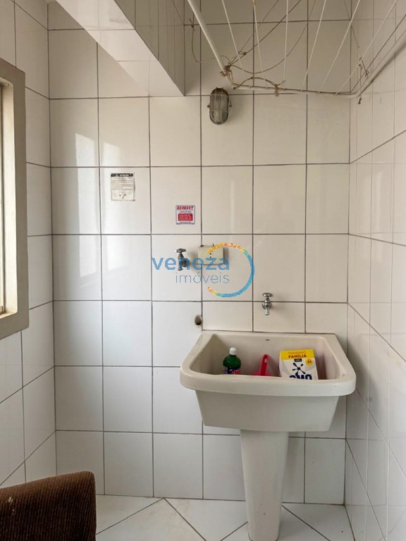 Apartamento à venda no bairro Centro de Londrina com 74.1m<sup>2</sup> útil, 3 quartos, 1 vaga de garagem