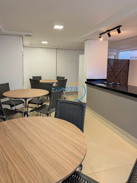 Apartamento à venda no bairro Centro de Londrina com 74.1m<sup>2</sup> útil, 3 quartos, 1 vaga de garagem