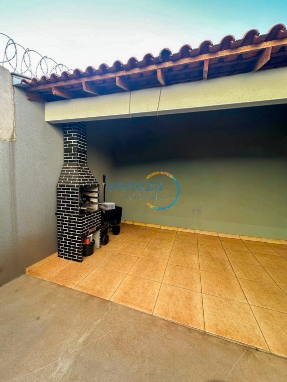 Casa Residencial à venda no bairro Verona de Londrina com 78.37m<sup>2</sup> útil, 2 quartos, 1 vaga de garagem